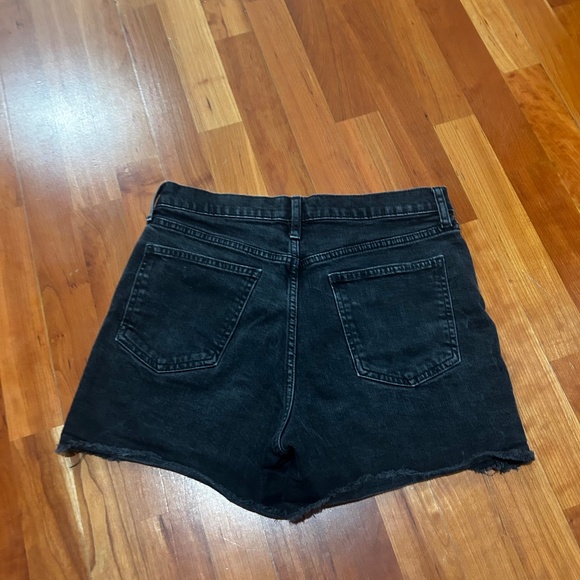 Black GAP Button-up Denim Shorts 4" - Picture 2 of 3